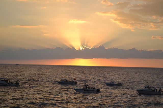 kona sunset boats